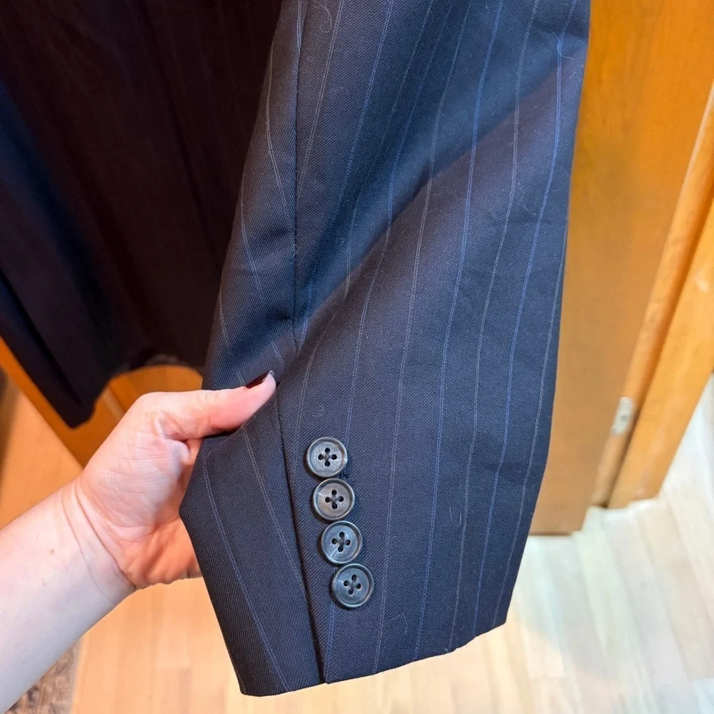 Burberry London Men’s Navy Blue Pinstripe Pure New Wool Size 48R Sports Coat